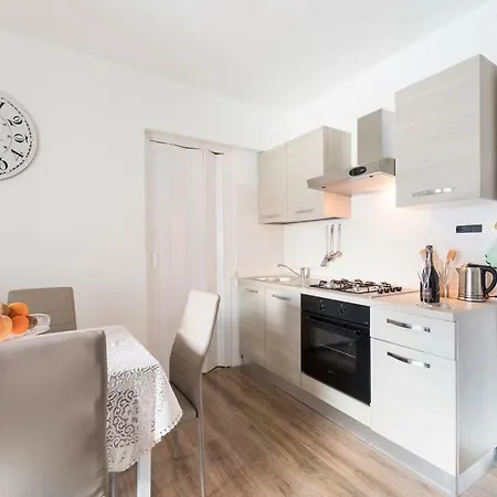Elena Apartment *